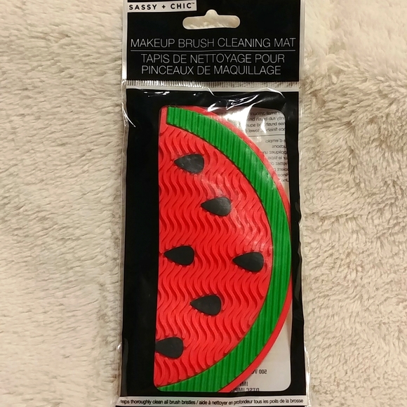 🎉2/$16 Watermelon Makeup Brush Cleaning Mat 🍉 - Picture 1 of 4